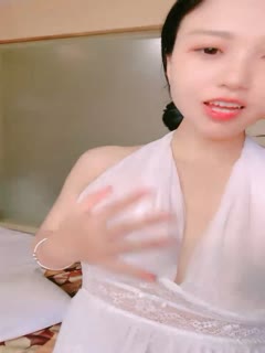 气质超棒酒窝美女！性感白色短裙！笑起来甜美，坐马桶。-aos